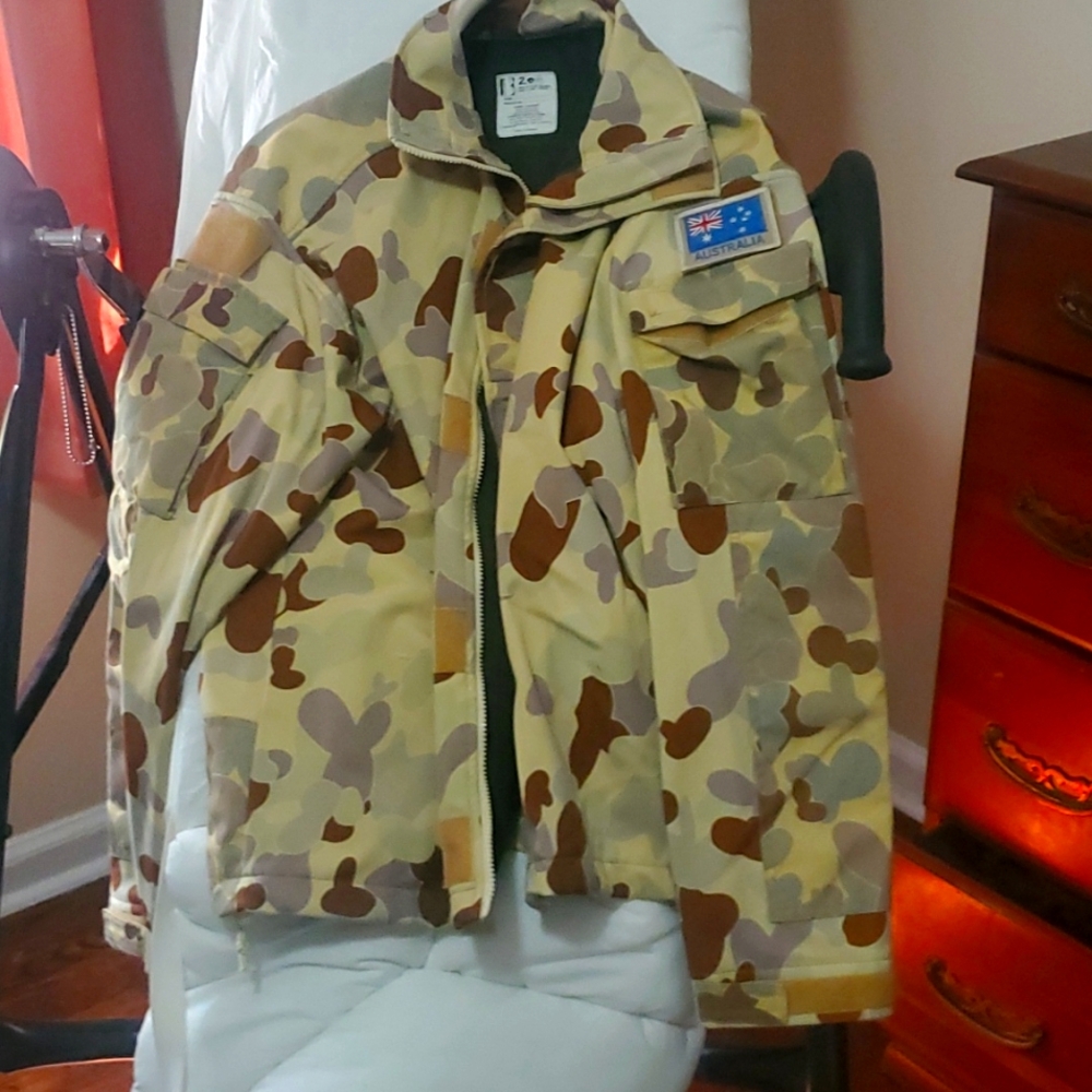 Fleece lined Aussie desert camo jacket